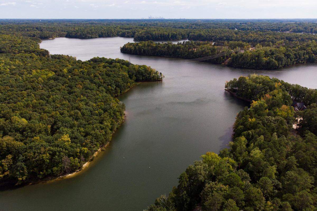 Mountain Island Lake in Huntersville, N.C., Thursday, Sept. 29, 2022. Coal ash pollution has been detected in sediment from Mountain Island Lake.