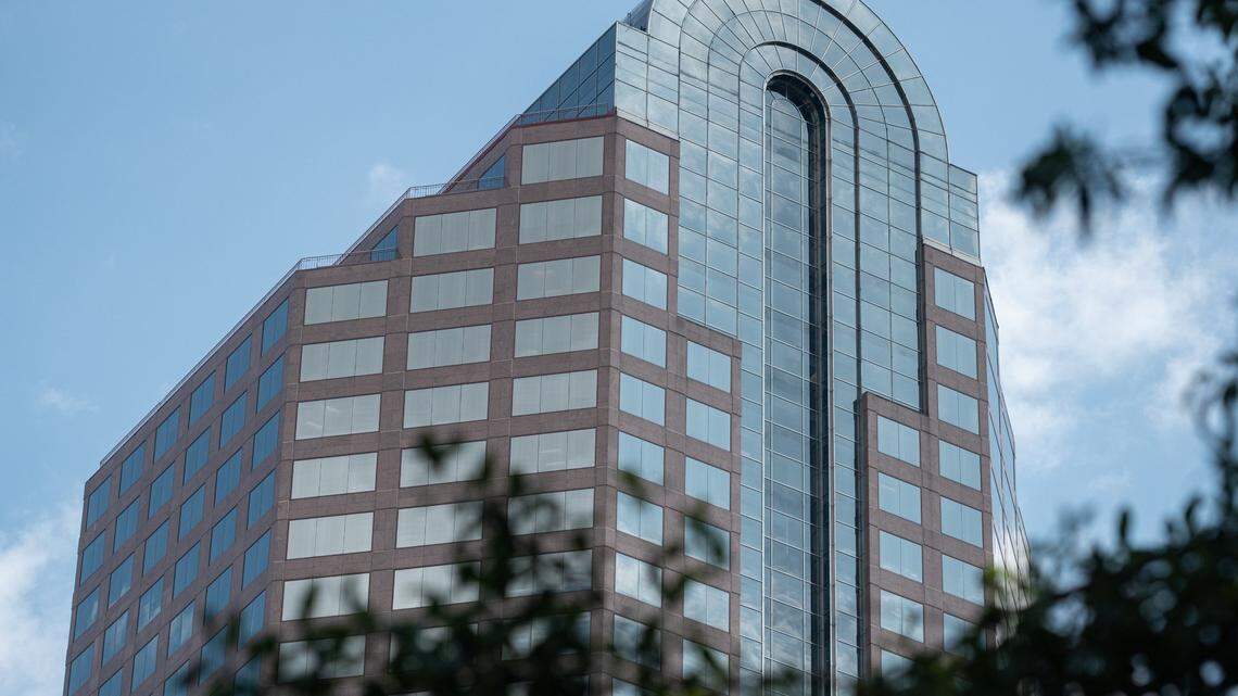 The top of One Wells Fargo Center in Charlotte may look like a jukebox but it was not intentionally designed that way.