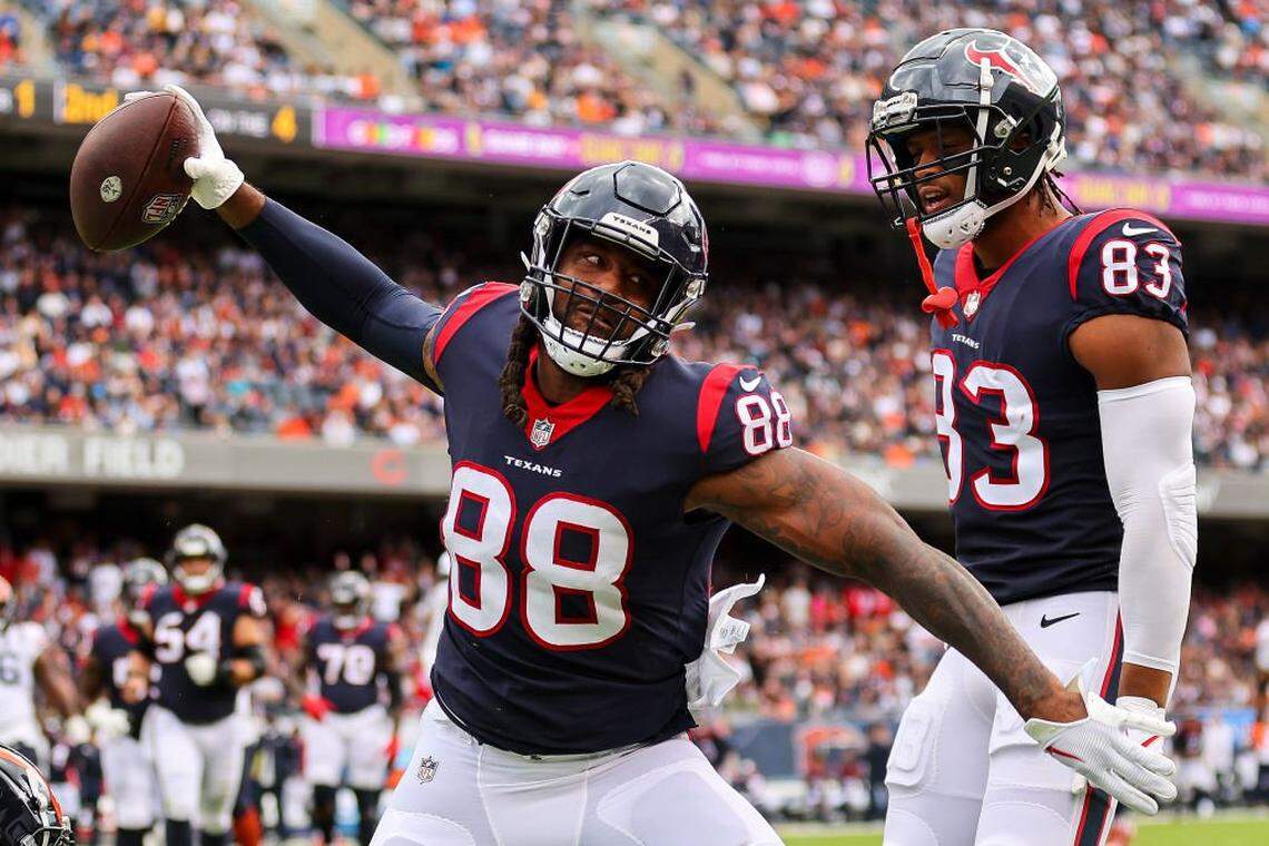 Tight end Jordan Atkins of the Houston Texans celebrates with tight end O.J. Howard after scoring a touchdown against the Bears in 2022.