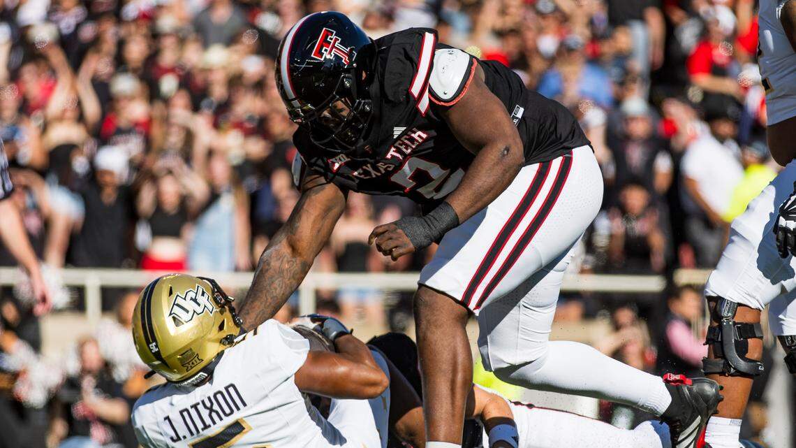 Lee Hunter plays with ‘violence.’ He’ll run through a brick wall for Carolina Panthers