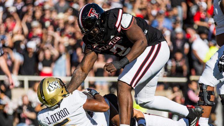 Lee Hunter plays with ‘violence.’ He’ll run through a brick wall for Carolina Panthers