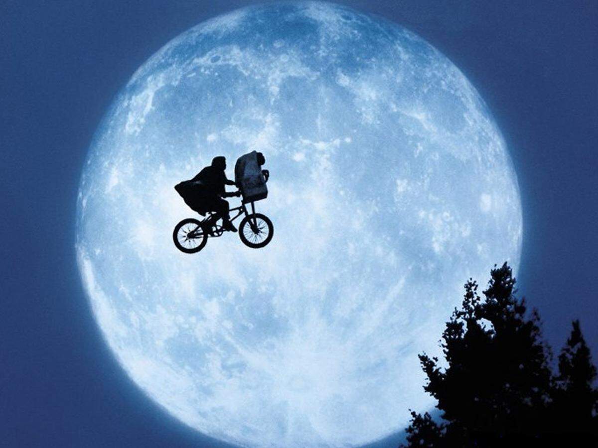 You know where he’s phoning. Others in the Carolinas called the National UFO Reporting Center.