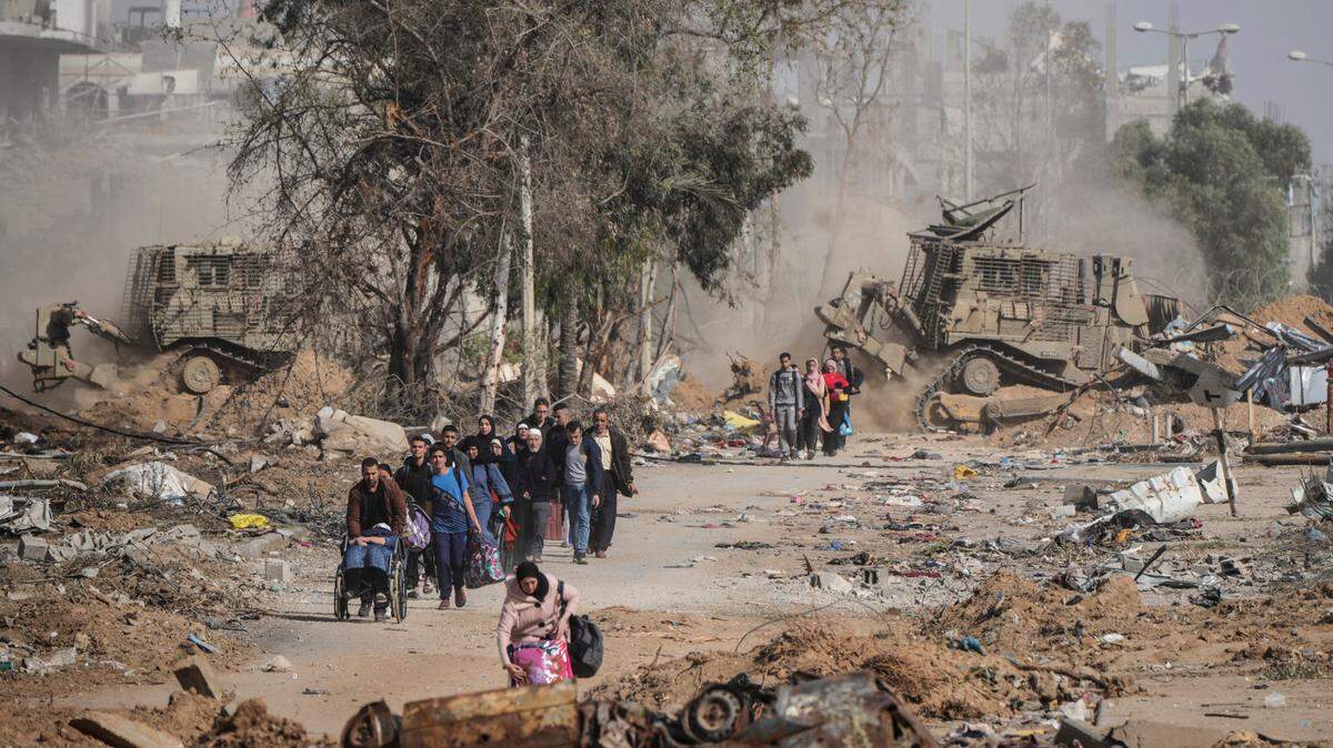 Palestinians flee south on the third day of a temporary cease-fire between Israel and Hamas at Salah al-Din road in central Gaza Strip on Nov. 26, 2023.
