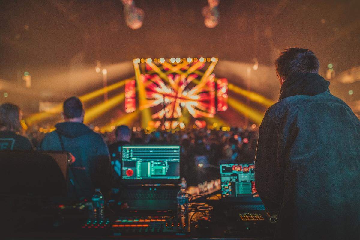 Digital artist and Interactive Developer Joe Vassar, known as Tenorless, will create immersive visuals for the Symphony’s latest project combining symphonic and electronic music.