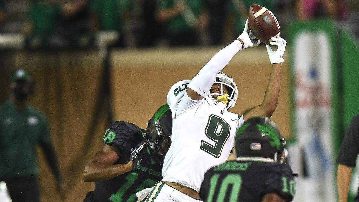 Charlotte’s Victor Tucker stretches for the ball against North Texas.