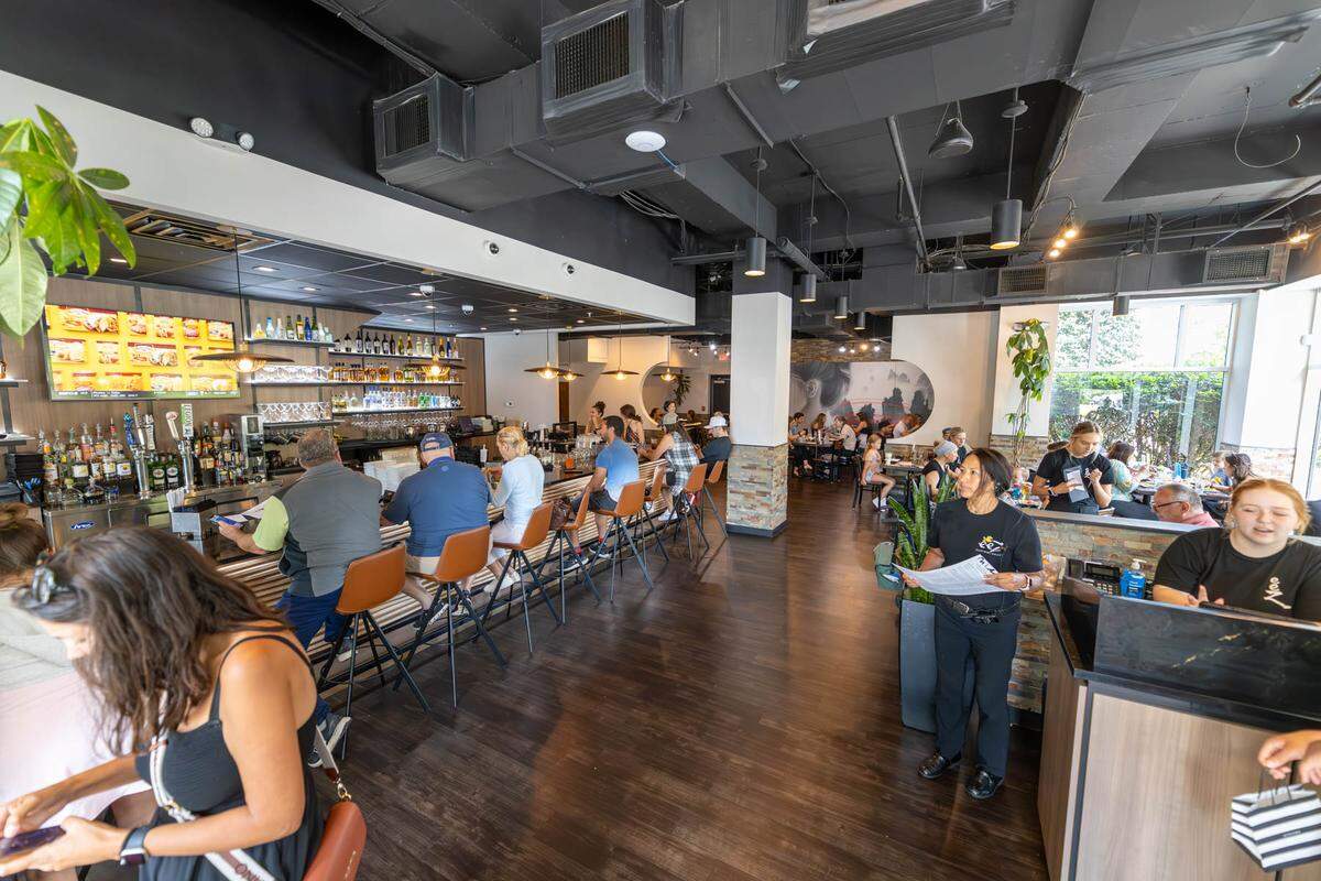 EeZ’s indoor seating at Birkdale Village.