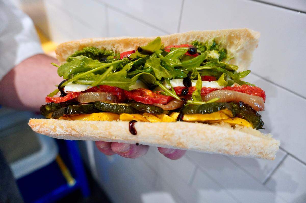 Schreiber’s on Rye will offer New York-inspired deli sandwiches, along with soup and hot dogs.