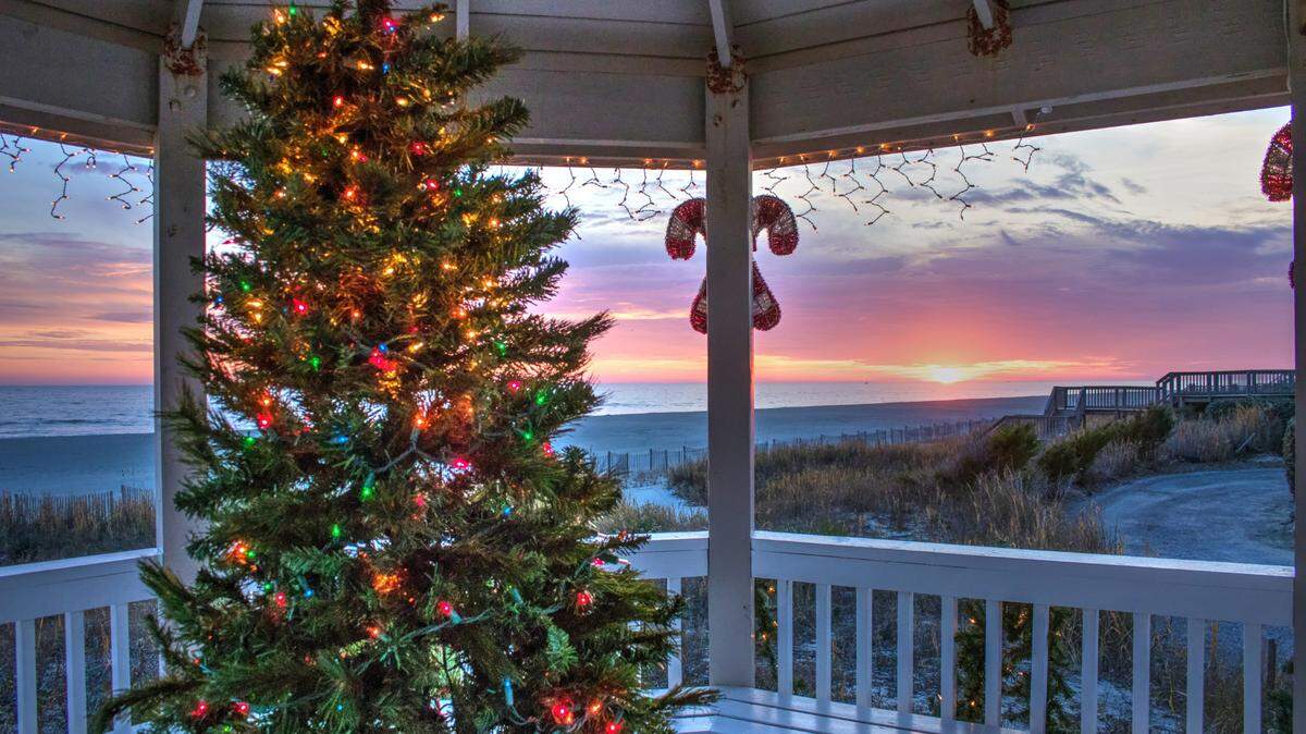 North Carolina’s Brunswick Islands offer mild winters, making the area attractive for holiday visits.