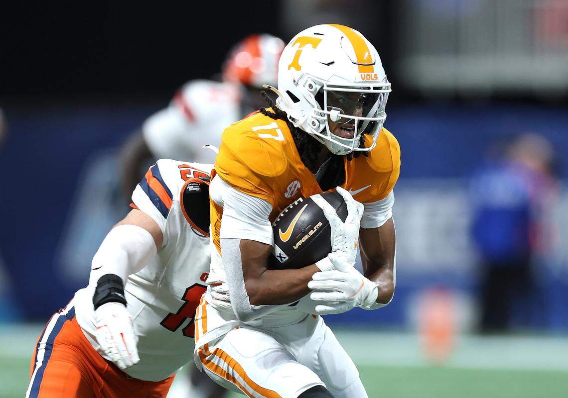 Tennessee’s Chris Brazzell II breaks away from Syracuse’s Derek McDonald during a 2025 game.
