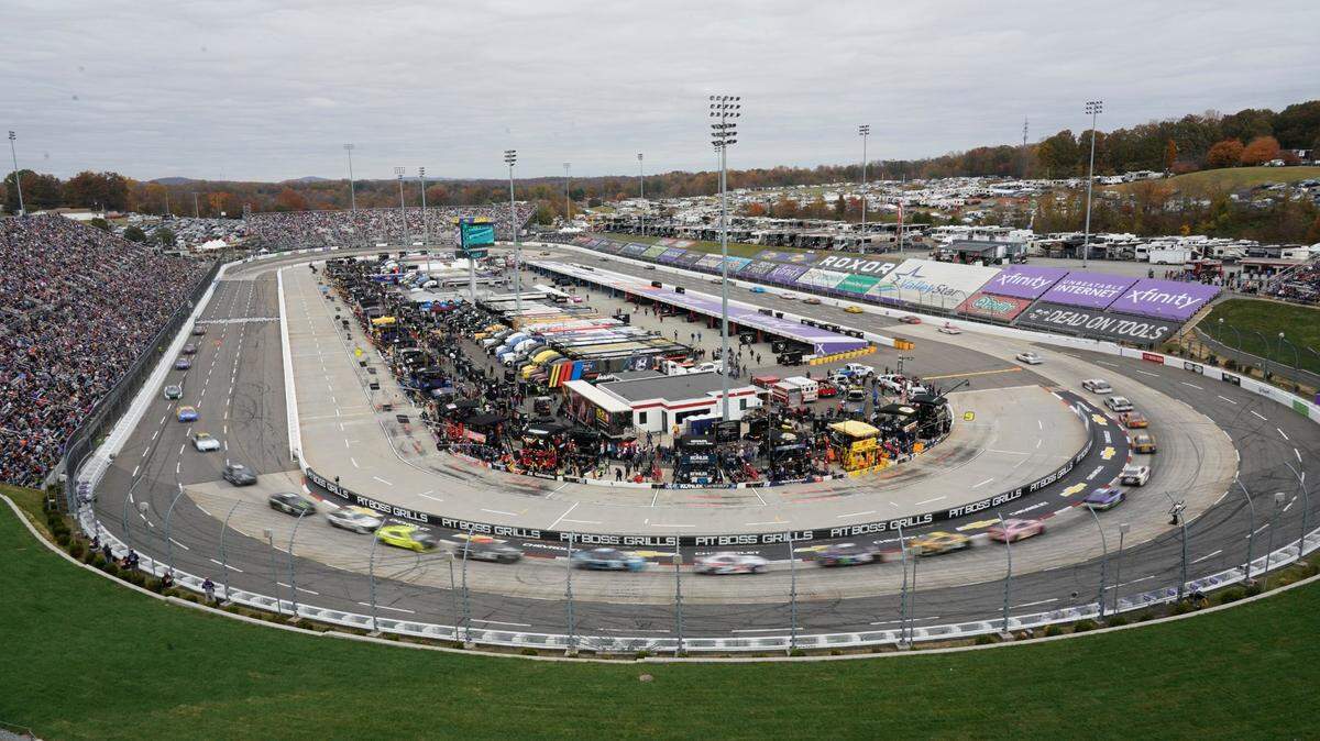 Drivers take their cars around the track during a NASCAR Cup Series auto race at Martinsville Speedway, Sunday, Oct. 30, 2022, in Martinsville, Va. (AP Photo/Chuck Burton)
