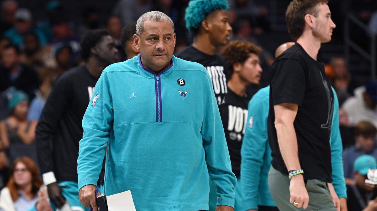 Charlotte Hornets assistant coach Bob Beyer waits for the players to huddle up during a timeout on Monday, November 7, 2022 at Spectrum Center in Charlotte, NC. The Hornets were facing the Washington Wizards in NBA action.
