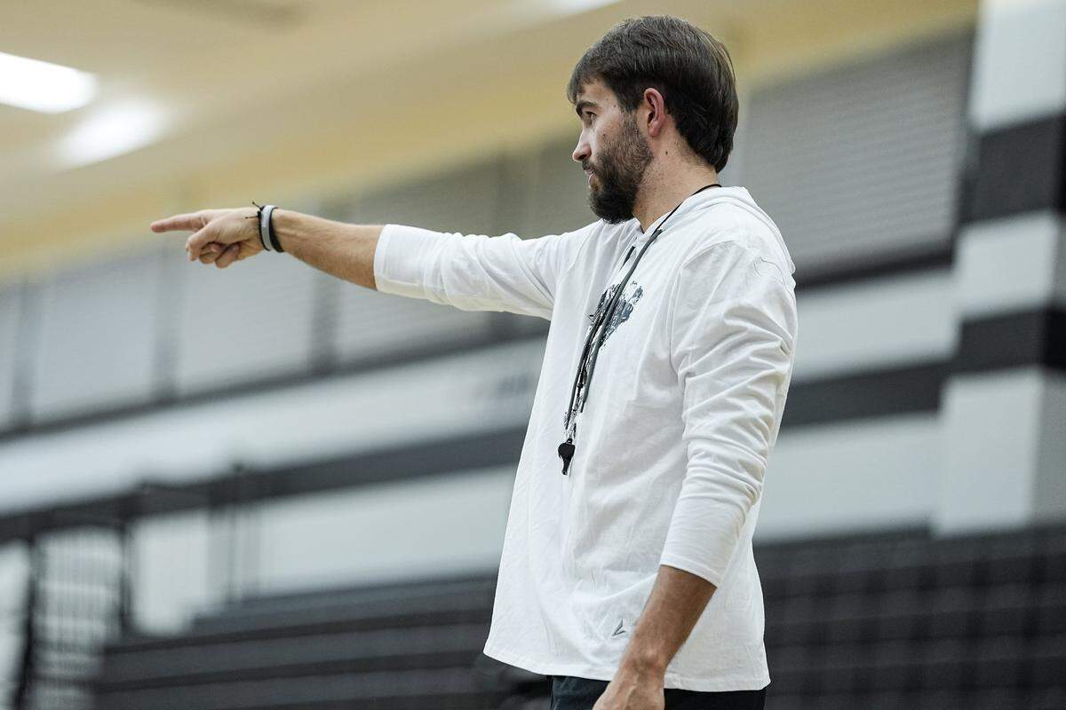 Head basketball coach Beau Maye points during a boys varsity basketball practice at Hough High School, Monday, Nov. 10, 2025, in Cornelius, N.C.