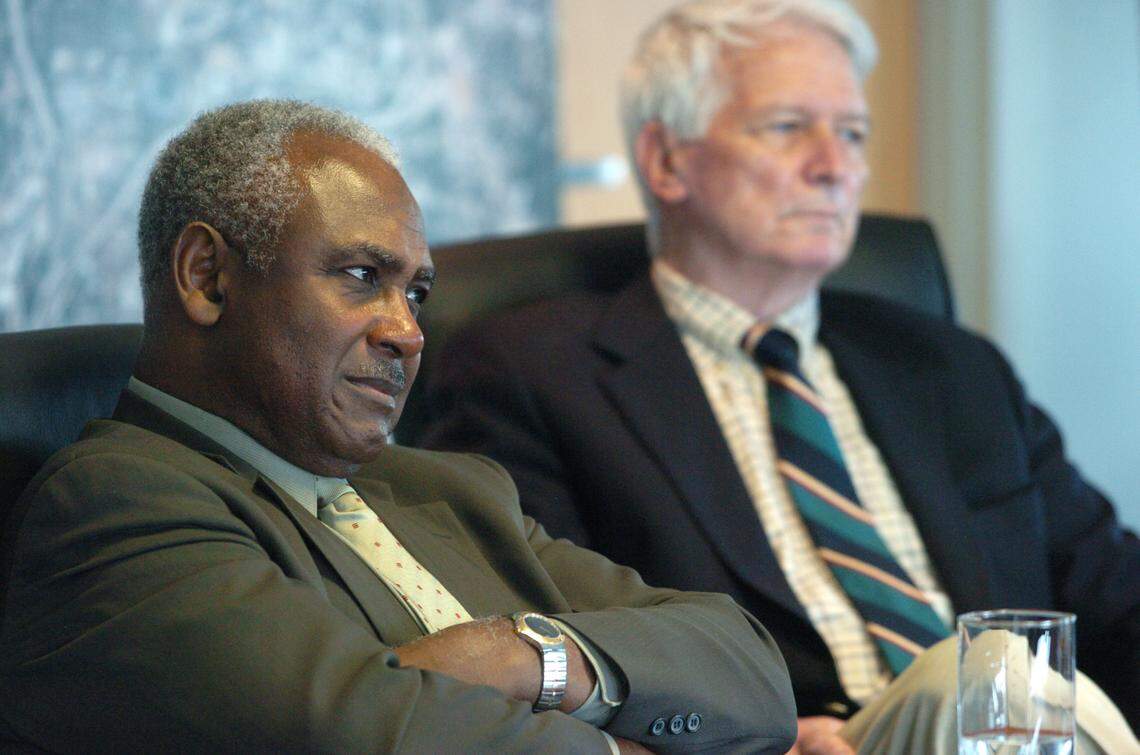 Former Charlotte Mayor Harvey Gantt, left, and former Charlotte Observer publisher Rolfe Neill attend a meeting with other former center city leaders at Charlotte Center City Partners on Tuesday, March 17, 2009. 