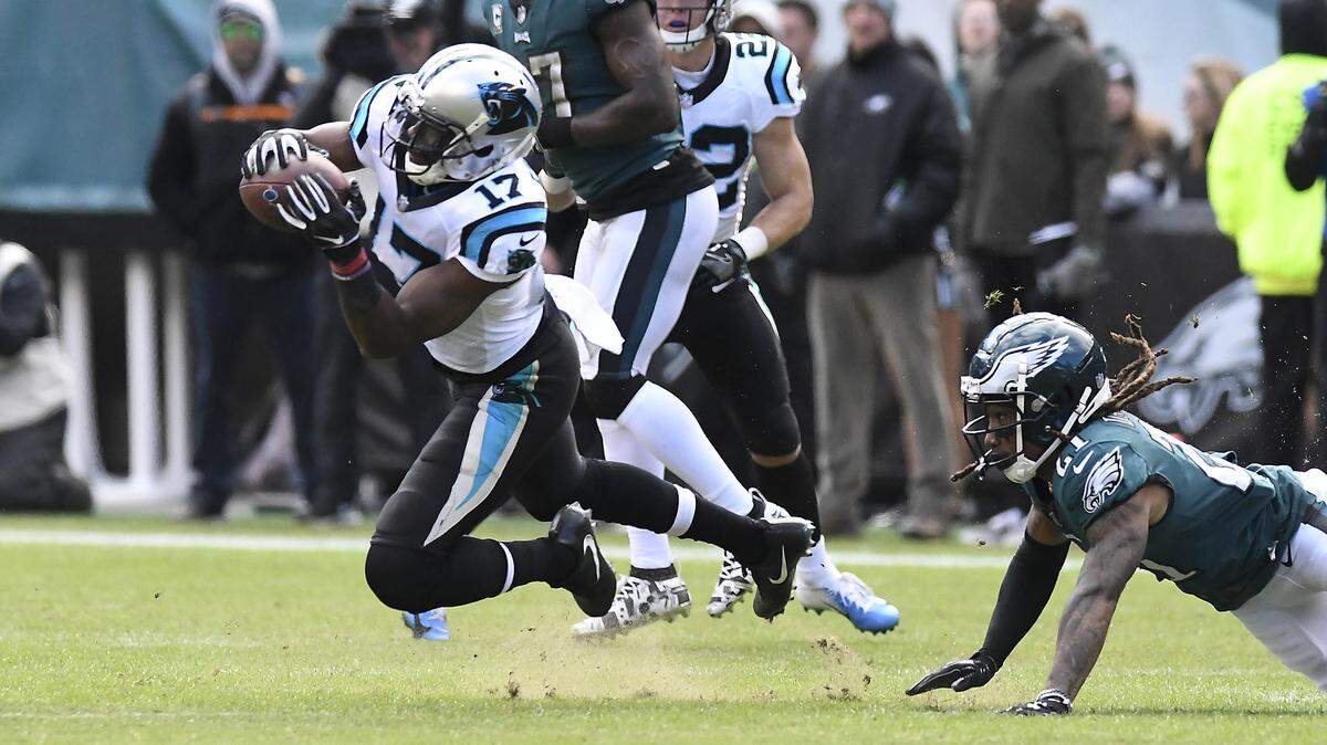 Carolina Panthers wide receiver Devin Funchess (17) makes a reception in front of Philadelphia Eagles cornerback Ronald Darby (21) in the first half on Sunday, Oct. 21, 2018 at Lincoln Financial Field in Philadelphia, Pa. Funchess also scored a touchdown in the fourth quarter that helped with Carolina’s 17-point comeback, in which they scored 21 unanswered points to beat the Eagles.