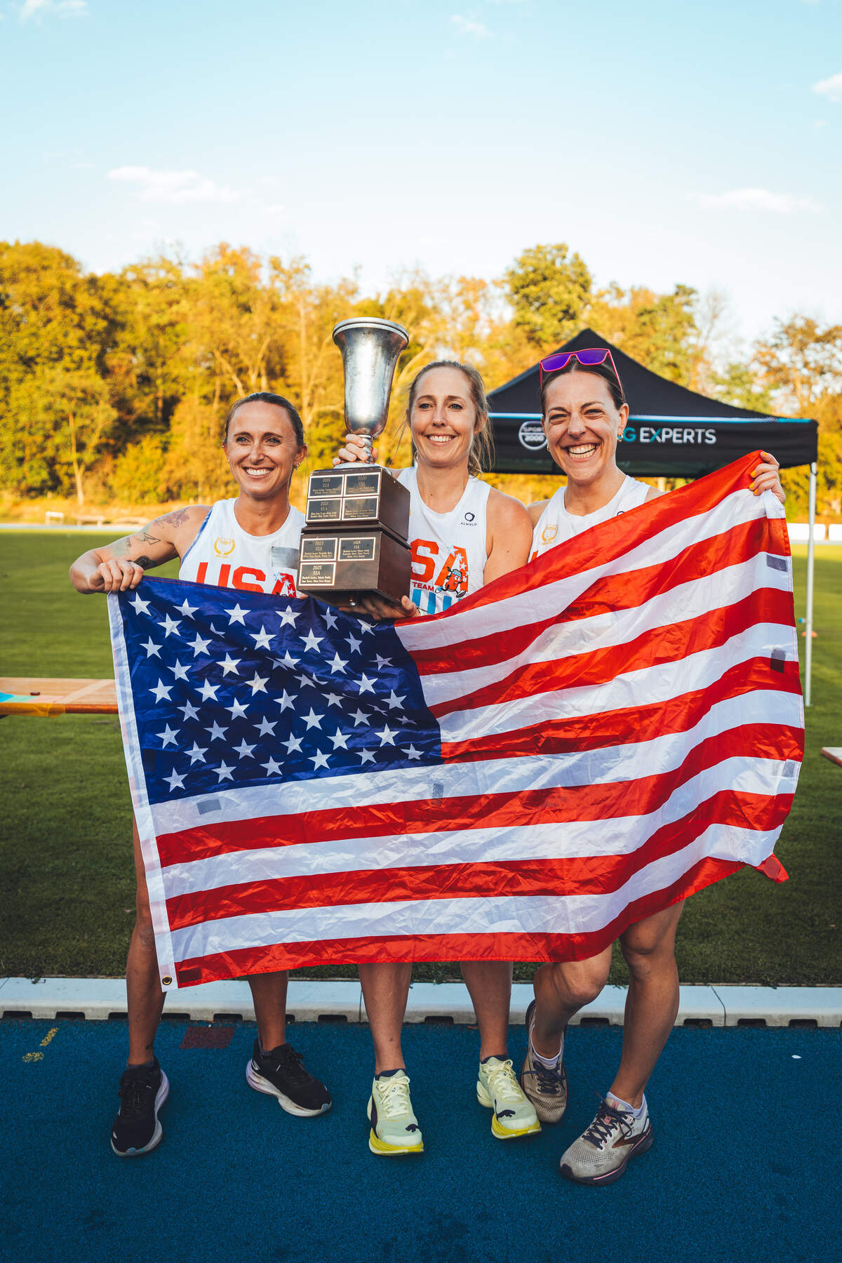 Elizabeth Laseter beats Shelby Houlihan at Beer Mile Worlds | Charlotte ...