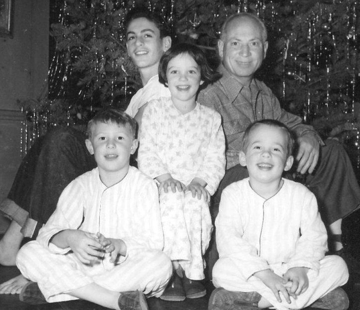 Christmas with Harpo. In this undated file photo, Bill Marx is top left, sister Minnie is in the middle and his brothers Alex and Jimmy are in front. Composer Bill Marx called his dad “as nice a man as I’ve ever met in my life ... He gave me confidence to do things that I never knew I could do.”