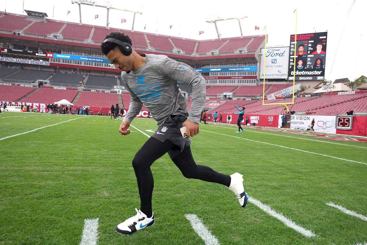 Carolina Panthers quarterback Bryce Young warms up before the Tampa Bay game on Jan. 3, 2026.