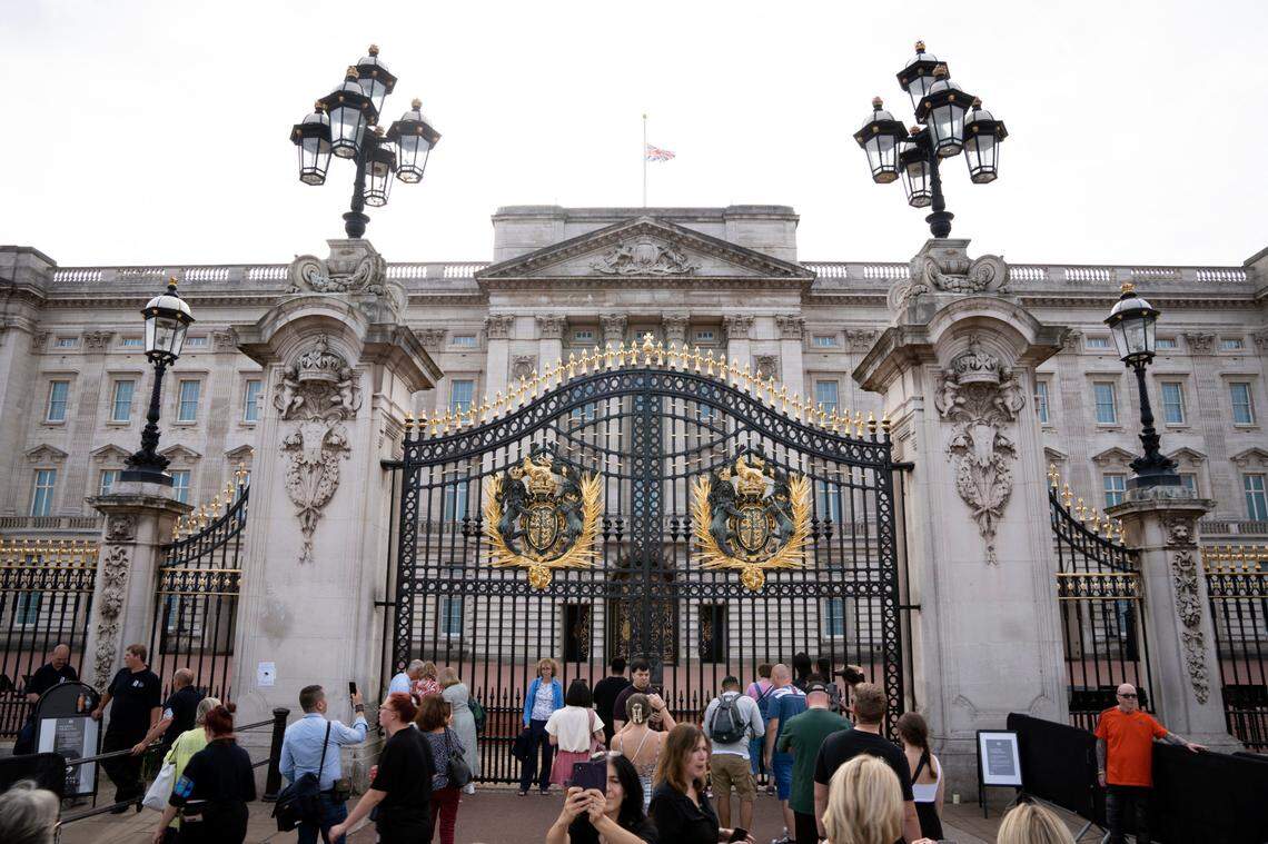 People pay their respects to Queen Elizabeth II outside Buckingham Palace in London, England on Sept. 12, 2022. Britain’s longest-reigning monarch, died after 70 years on the throne.