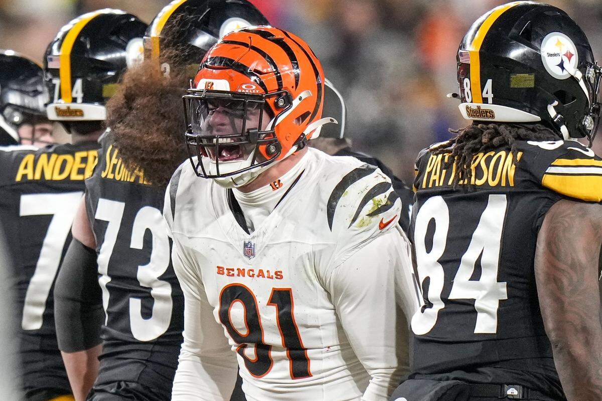 Cincinnati Bengals defensive end Trey Hendrickson (91) celebrates a stop against the Pittsburgh Steelers in a January game at Acrisure Stadium. The Bengals won 19-17 to finish the regular season at 9-8. 
