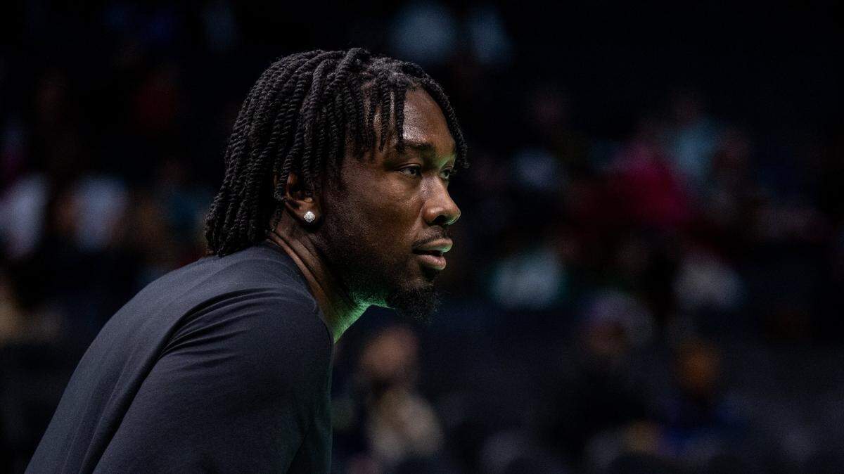 Charlotte Hornets center Mark Williams (5) pregame at Spectrum Center.