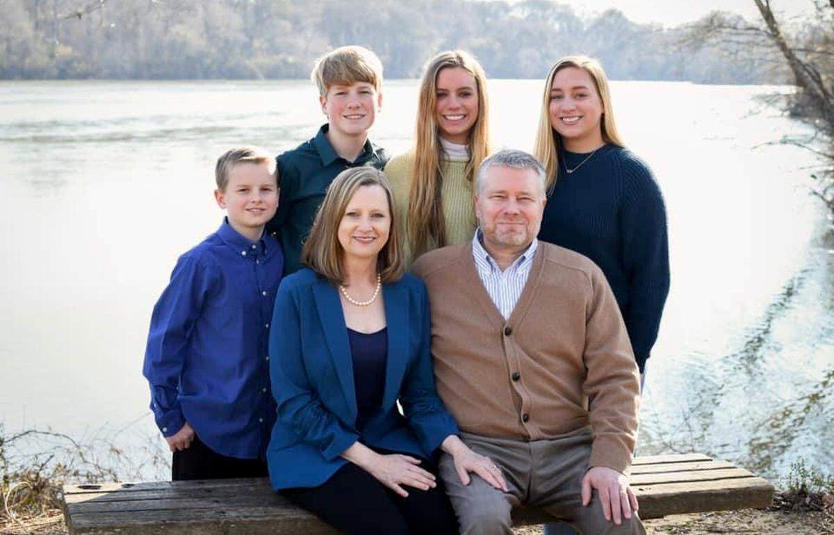 Maren Coffman with her family, clockwise from left: children Kameron (12), Zachary (15), Courtnie (20) and Amanda (20), and her husband Brett.