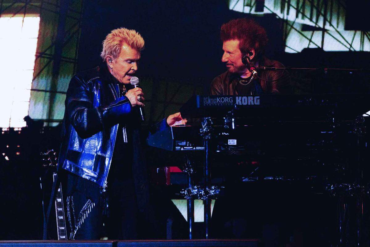 Billy Idol performs in concert at PNC Music Pavilion on Friday night.
