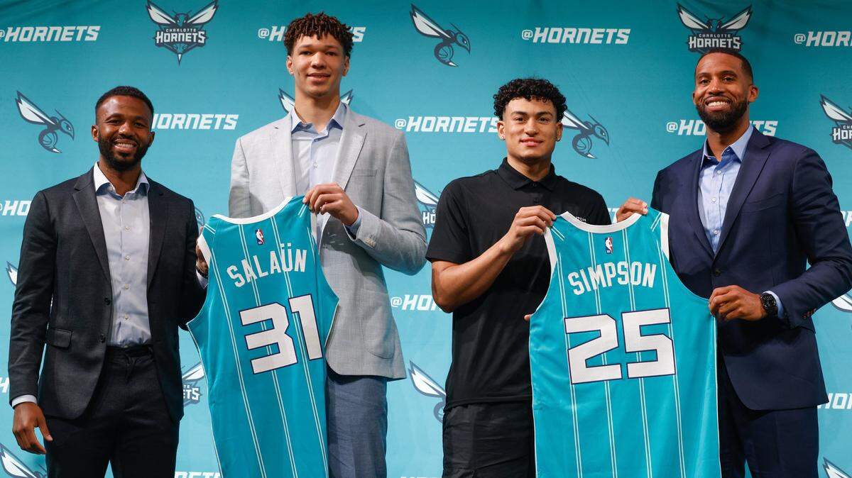 The Hornets’ 2024 NBA Draft picks, Tidjane Salaün, second from left, and KJ Simpson, second from right, are introduced during a press conference at Lowe’s Tech Hub in Charlotte on Friday, June 28, 2024. Hornets GM Jeff Peterson is on the far left and new Charlotte coach Charles Lee on the far right.
