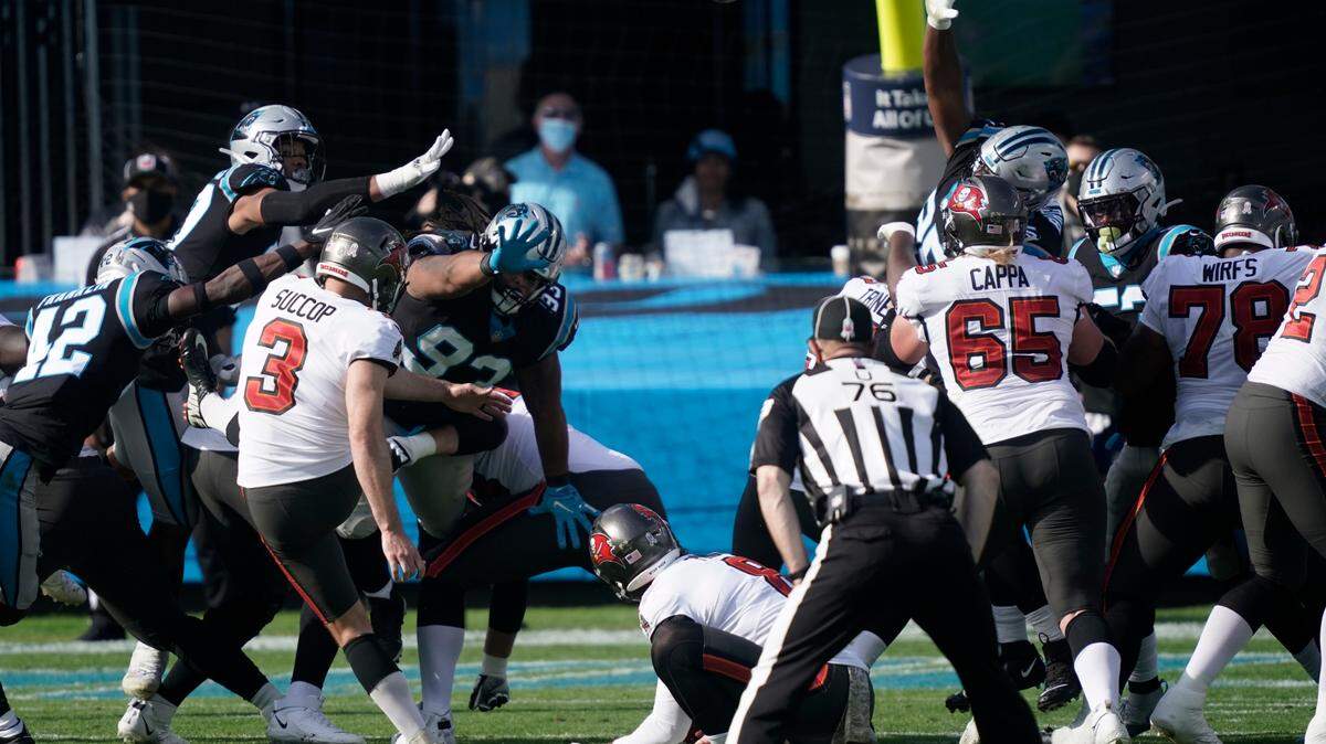 Tampa Bay Buccaneers kicker Ryan Succop (3) hits the field goal against the Carolina Panthers during the first half of an NFL football game, Sunday, Nov. 15, 2020, in Charlotte , N.C. (AP Photo/Gerry Broome)
