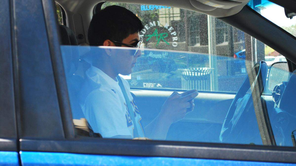 Dictation on iPhones and voice-to-text on Android devices let users speak to enter and send messages on their phones.