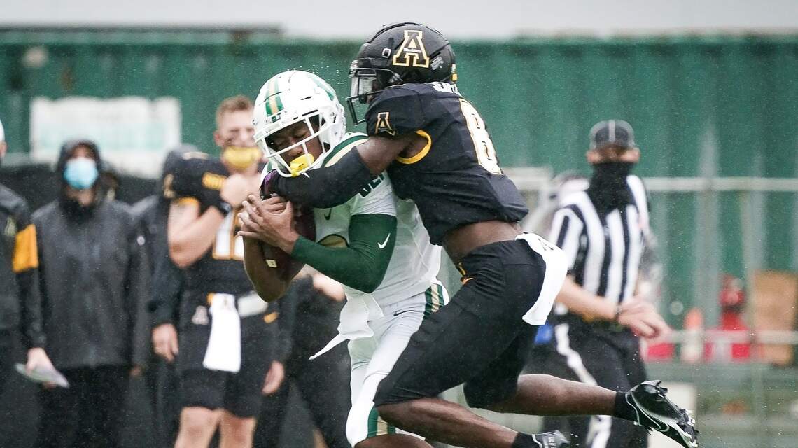Did the Charlotte 49ers wear illegal uniforms in game against Appalachian State?
