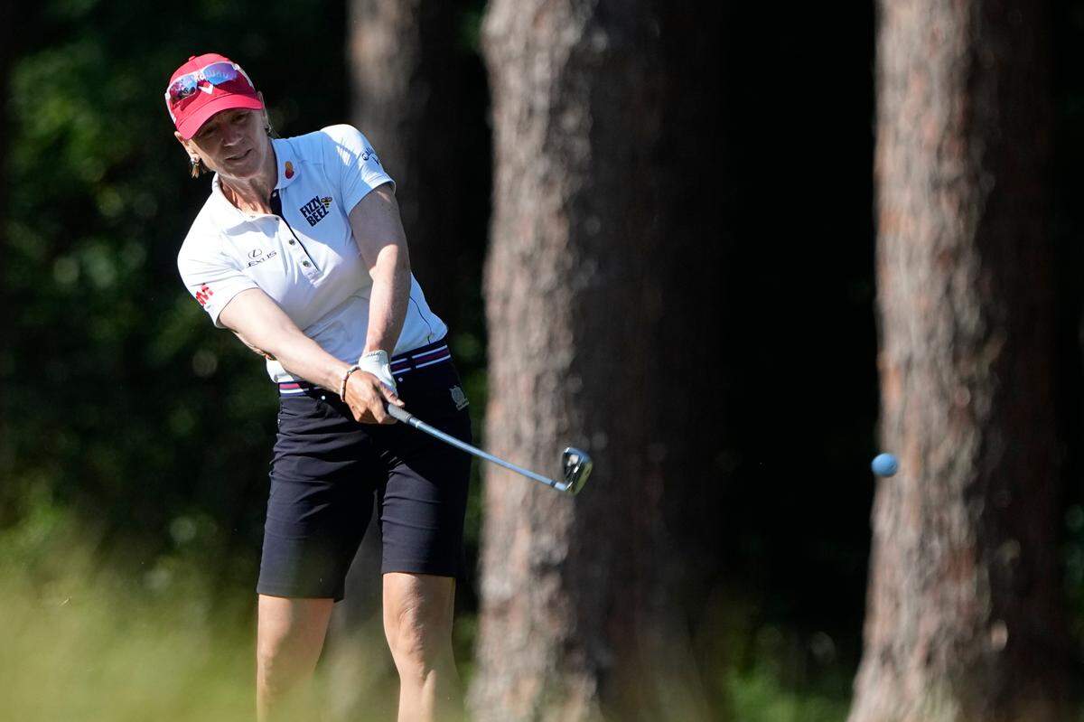 Annika Sorenstam hits the ball on the 10th hole during the first round of the U.S. Women’s Open golf tournament at the Pine Needles Lodge & Golf Club in Southern Pines, N.C. on Thursday.