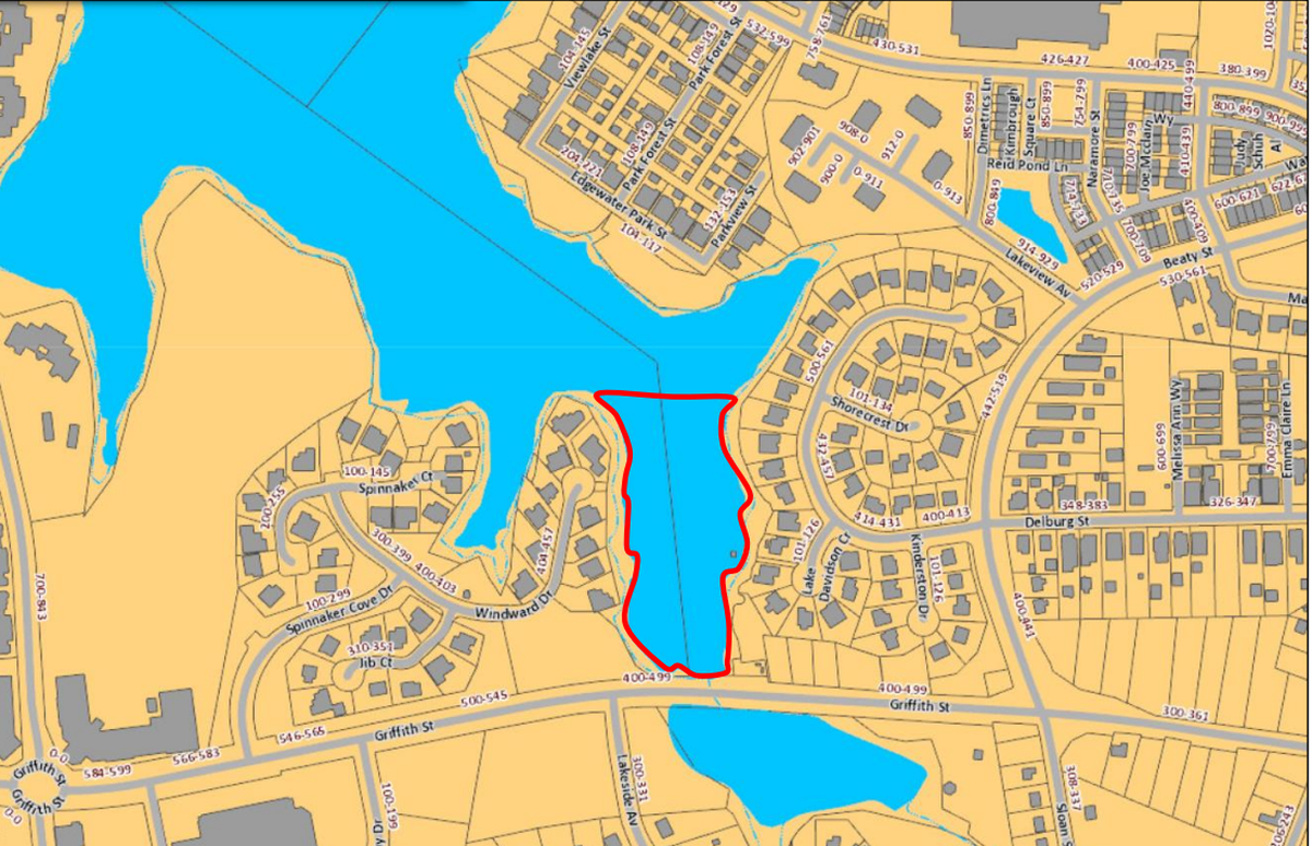 Mecklenburg County issued a “no swimming” advisory for a Lake Davidson cove outlined in red on Friday, July 8, 2022.