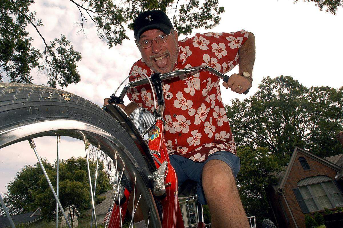In 2003, Robarchek parodied an Observer editor’s story about his extensive cycling trip by swearing “to ride my three-wheeled geezercycle from my home on Commonwealth Avenue, in one day if possible, to Pecan Avenue, some eight-tenths of a mile as the crow flies. And if the crow is red-faced, sweating like a hog, suffering chest pains and pedaling a bike, it’s even farther.” He took precautions: “I asked a friend to follow me in the support vehicle, a van loaded with emergency supplies. And by ‘emergency supplies,’ I don’t mean just scotch. There also was soda and ice.”