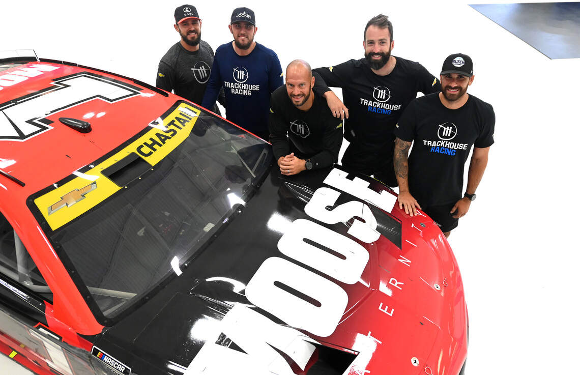 What does a NASCAR pit crew do? | Charlotte Observer