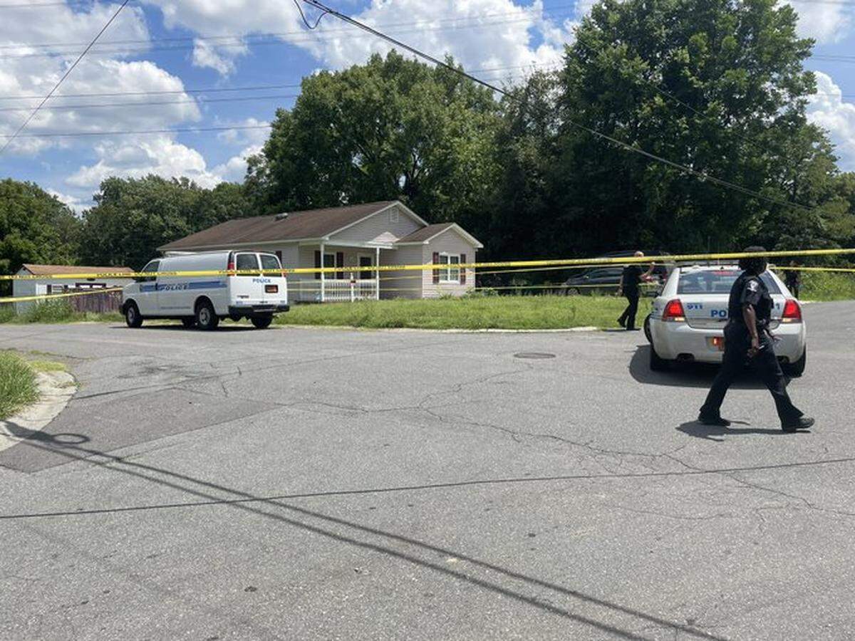 Charlotte-Mecklenburg police officers conduct a homicide investigation after a person was fatally shot in the 600 block of Pennsylvania Avenue on Wednesday, July 27, 2022.