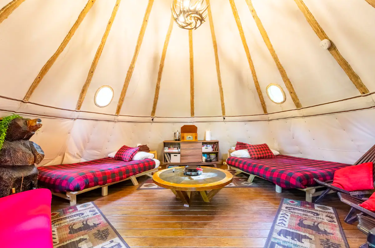 These images can only be used with stories related to Airbnb listings.