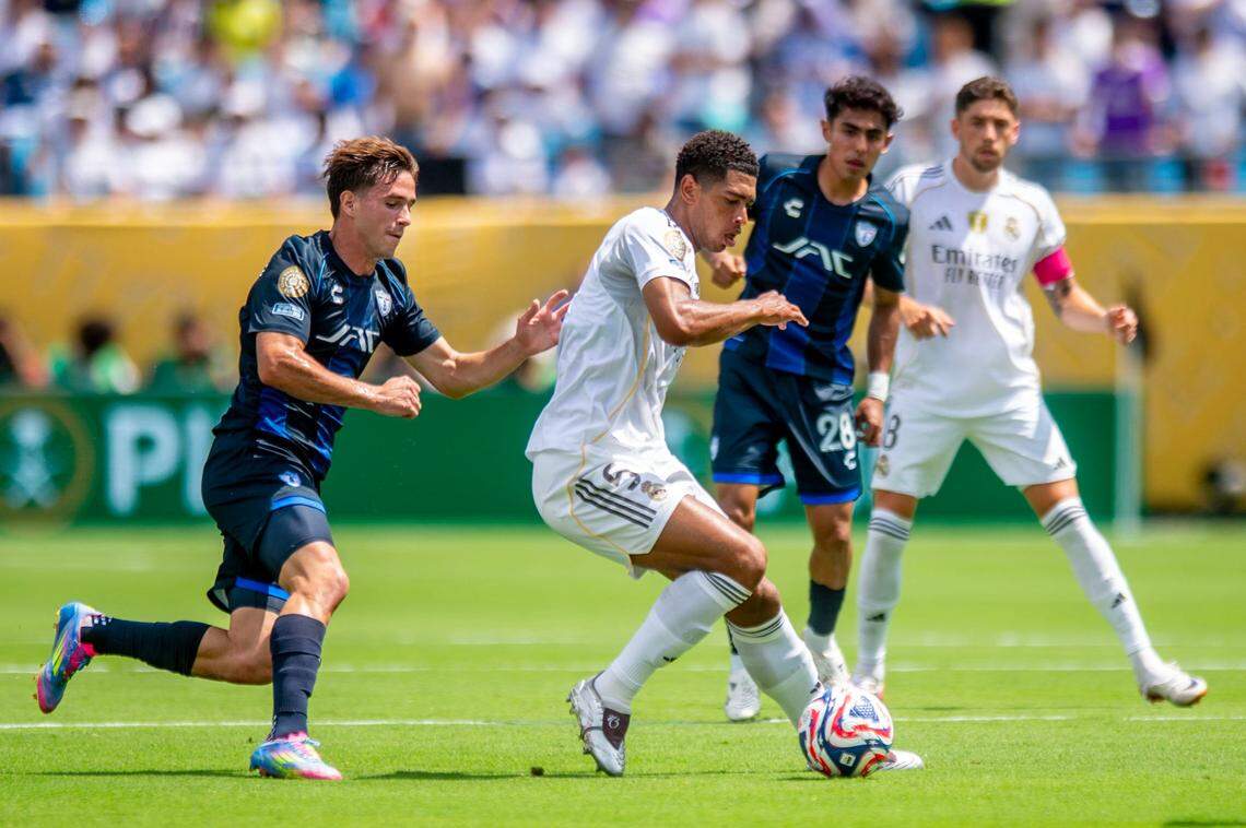 Jude Bellingham passes the ball away from Pachuca defenders during the FIFA Club World Cup game between Real Madrid and Pachuca in Charlotte, NC, Sunday, June 22, 2025.