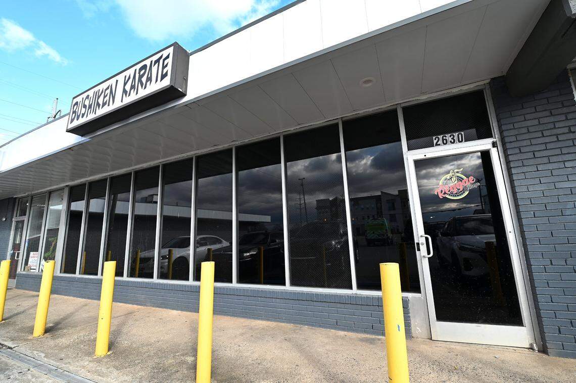 The Reggae Lounge will serve 10 cocktails, complete with fruit and an umbrella. The list of drinks includes coconut and white rum mixed with tropical juices, including Bahama Mamas, Jamaican Rum Punch and a “Bob Marley.”