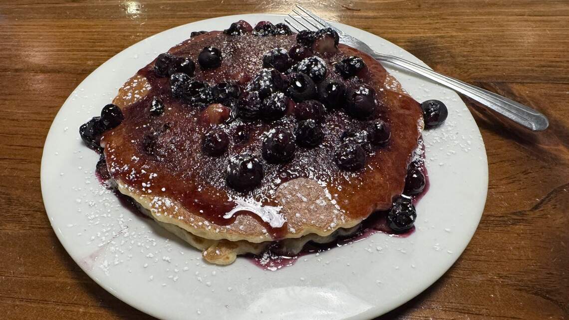 ‘A carnivore’s paradise’ for Sunday brunch + smashburgers & tonight’s meteor shower