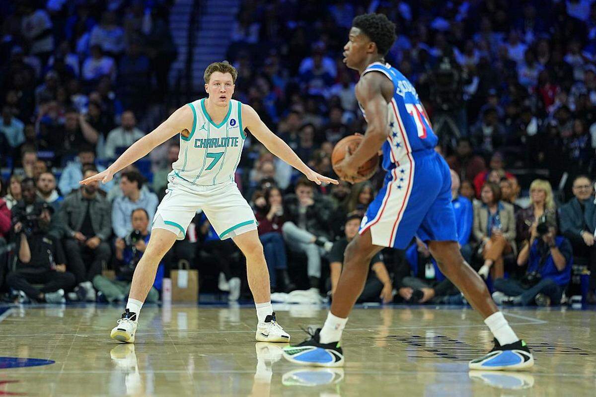 Kon Knueppel (7) of the Charlotte Hornets guards VJ Edgecombe of the Philadelphia 76ers in the first half at Xfinity Mobile Arena on October 25, 2025 in Philadelphia, Pennsylvania.
