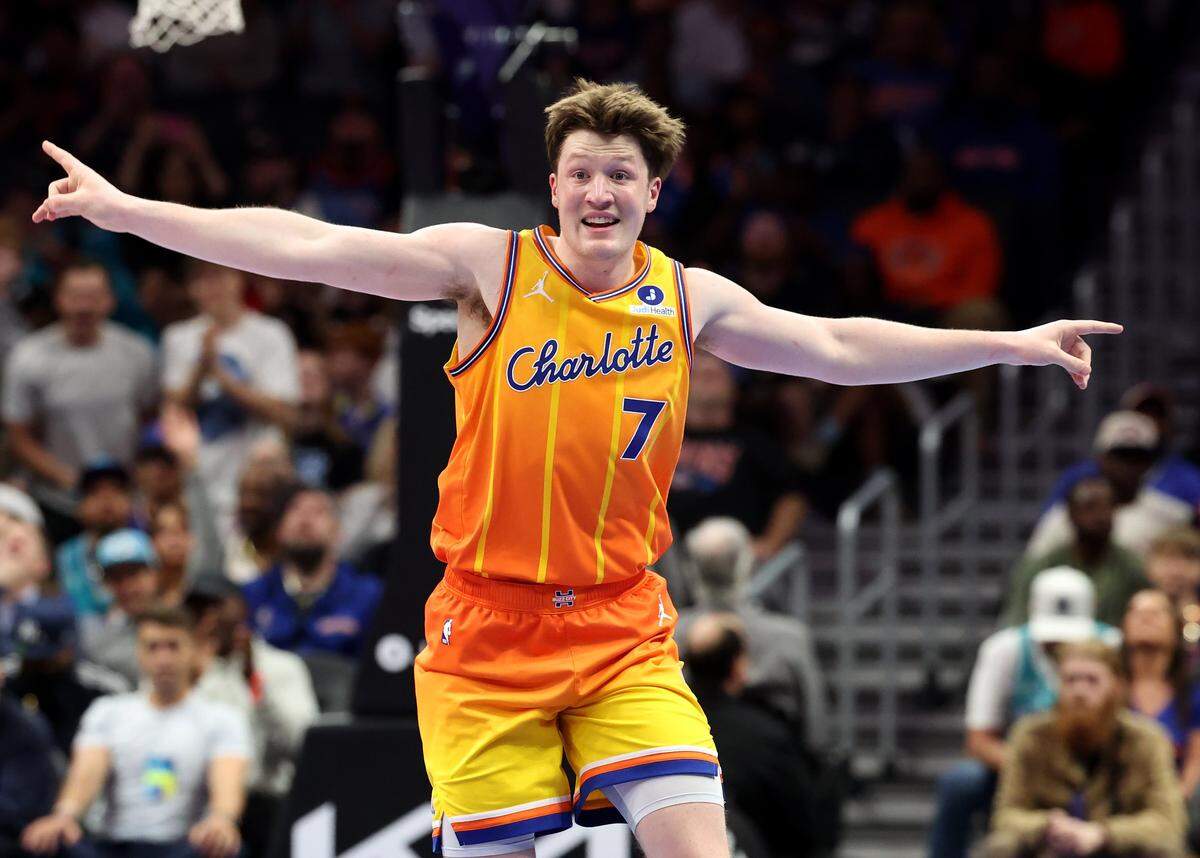 Charlotte Hornets forward Kon Knueppel gives instructions to his teammates on defense during action against the New York Knicks at Spectrum Center in Charlotte, NC on Thursday, March 26, 2026.