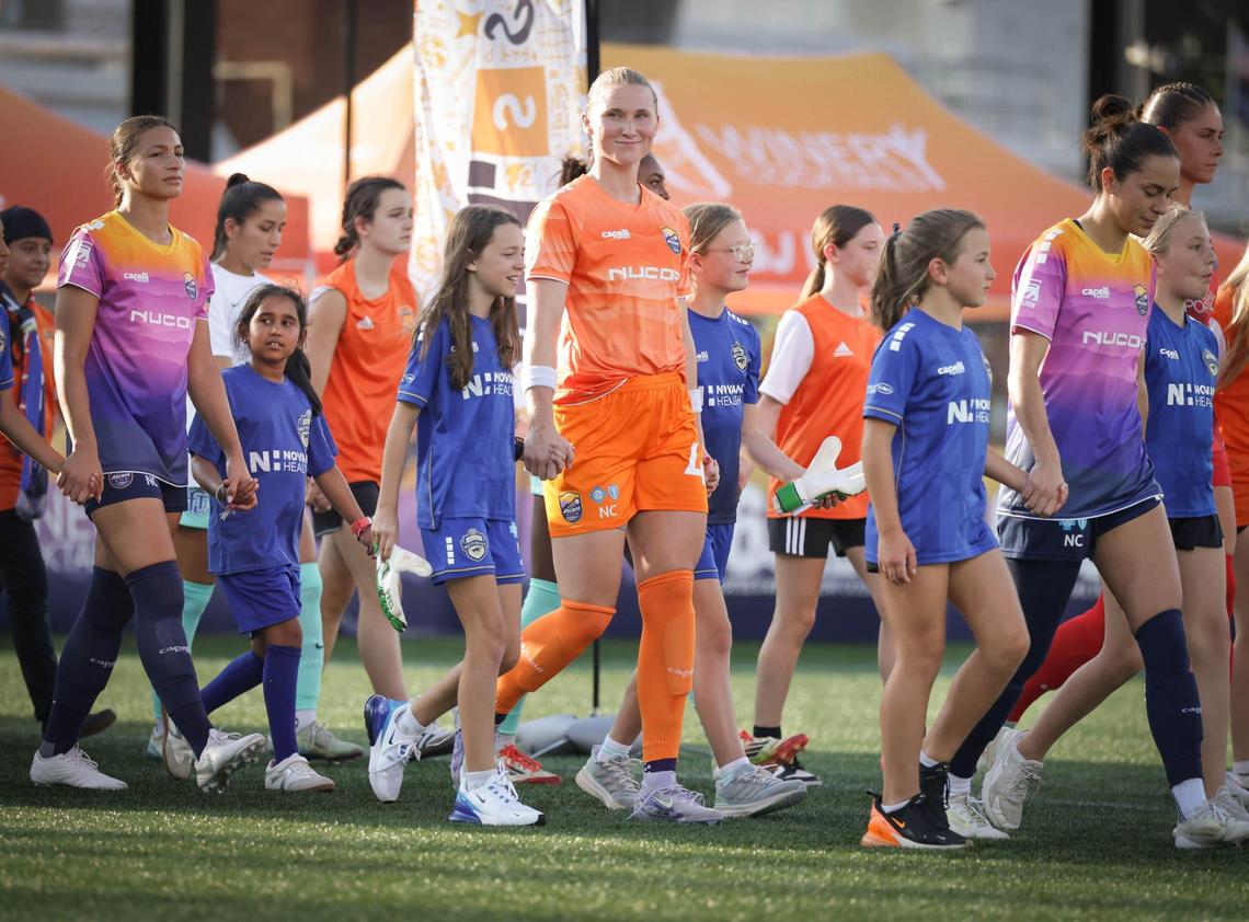 Carolina Ascent’s Leshnak Murphy (center) walks with players from the Charlotte Independence youth soccer club before a recent playoff game against Fort Lauderdale United.
