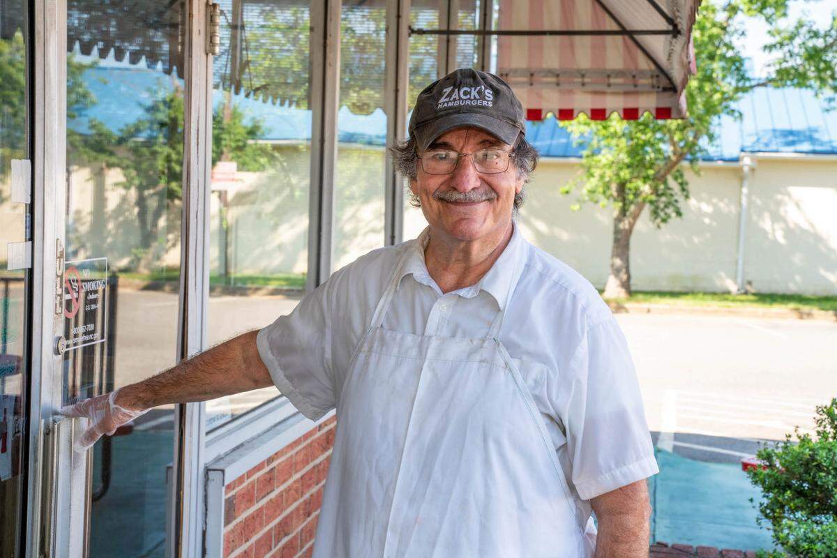 Zack’s Hamburgers owner George Demopoulos tells CharlotteFive about closing the restaurant after 46 years.