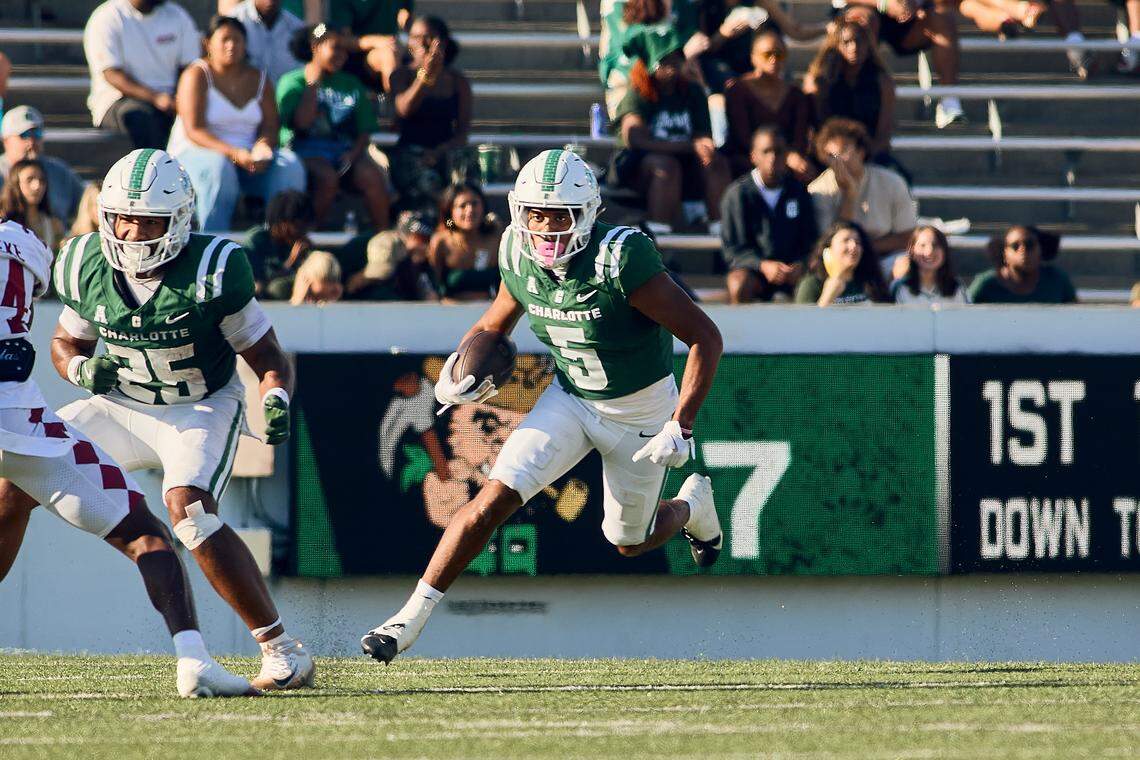 Charlotte 49ers wide receiver Javen Nicholas (5) looks to find an opening downfield against the Temple Owls at Jerry Richardson Stadium for Homecoming.