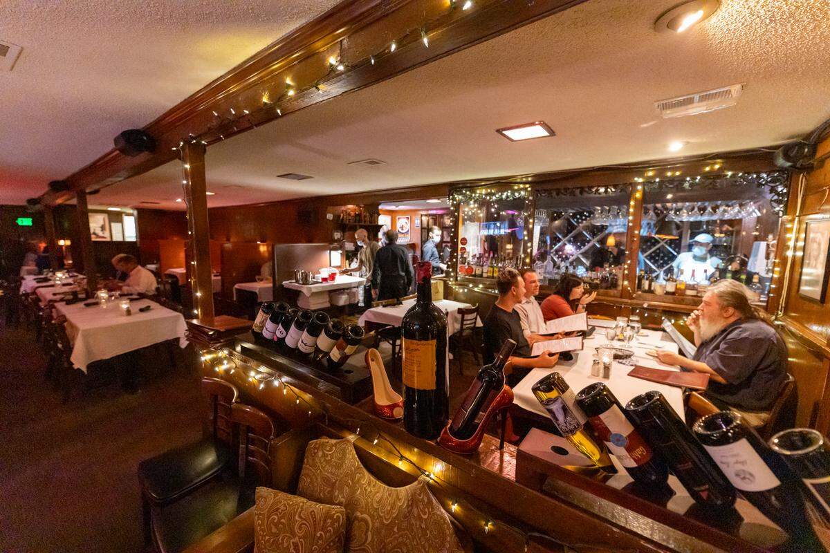 Inside Beef ‘N Bottle’s dining room.