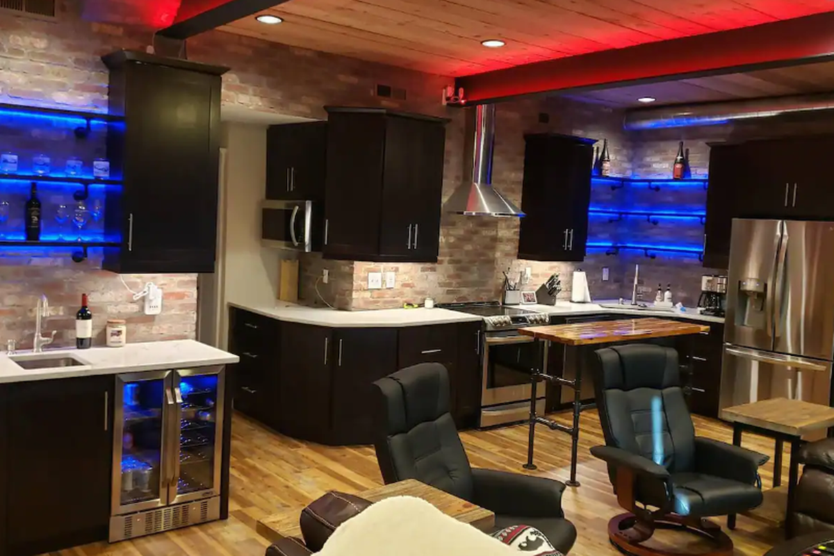 These images can only be used with stories related to Airbnb listings.