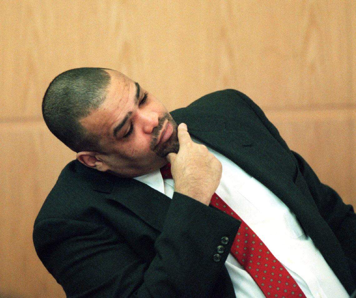 Van Brett Watkins considers a question asked by defense attorney David Rudolf on Dec. 20, 2000, in Charlotte, during the capital murder trial of Rae Carruth. Watkins, who admitted shooting Carruth’s pregnant girlfriend Cherica Adams, verbally sparred with Rudolf for two days of riveting testimony.