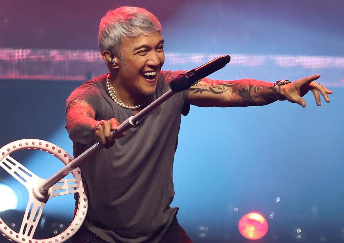 Journey lead vocalist Arnel Pineda playfully uses the mike to pick up the audiences singalong during the bands Final Frontier Tour at Spectrum Center in Charlotte, NC on Wednesday, May 20, 2026