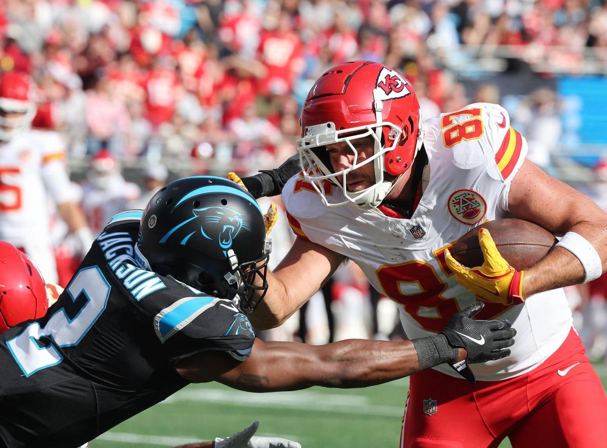 Chiefs tight end Travis Kelce attempts to hold off Panthers Mike Jackson Sunday, Nov. 24, 204 in Charlotte, N.C.
