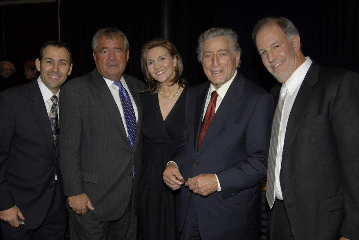 Larry Farber, right, stands next to Tony Bennett and members of Music With Friends at a club event in 2007.